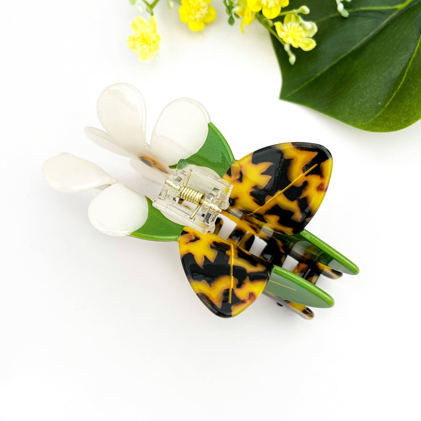 White Daisy Hair Claw Clip