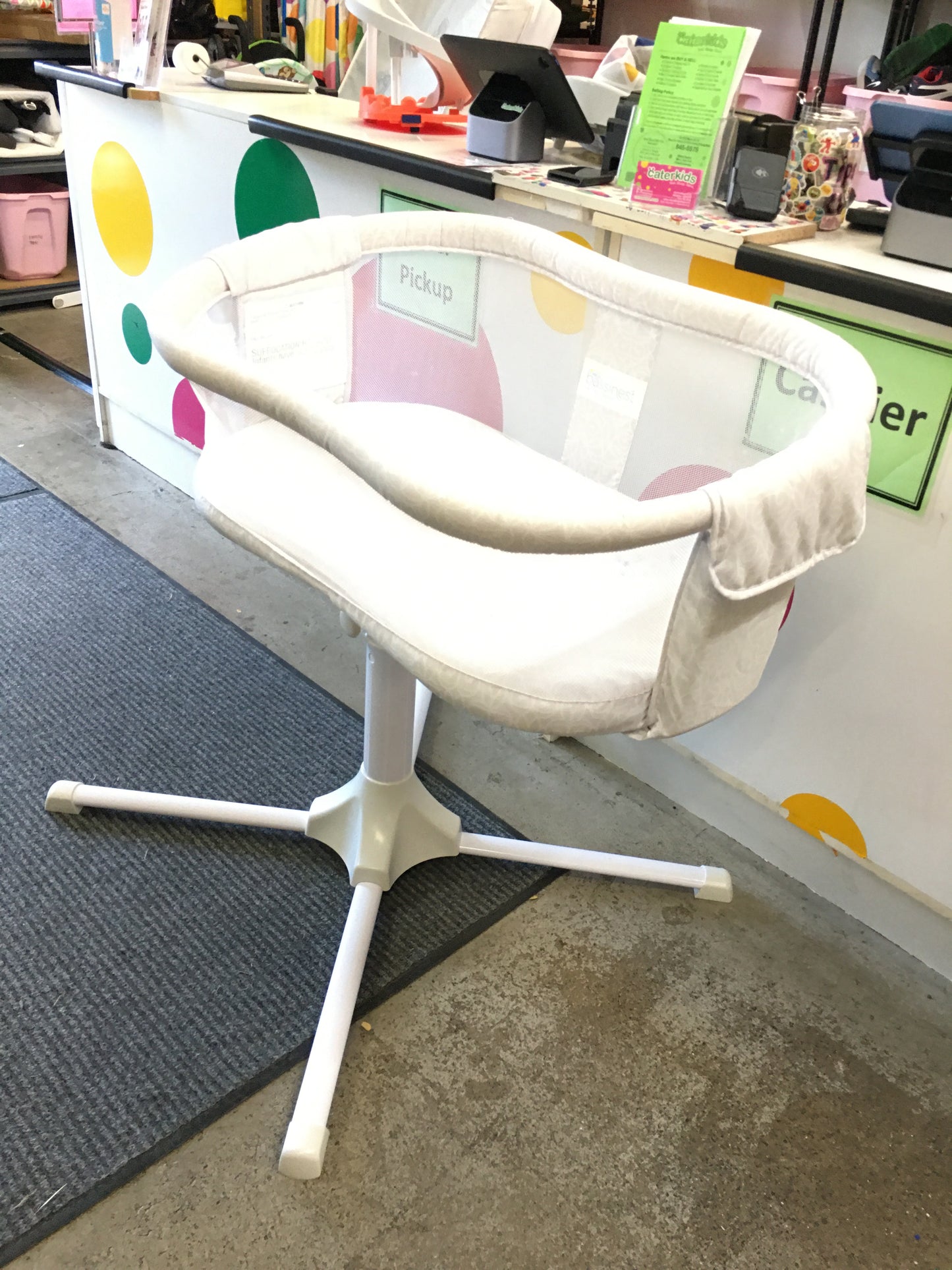Halo Swivel Bassinet