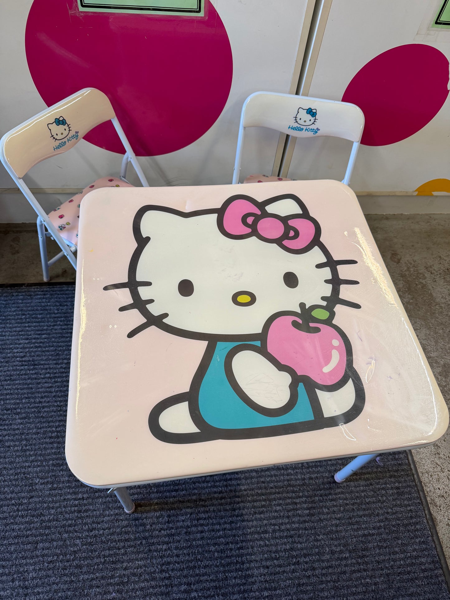 Hello Kitty Table & Chairs