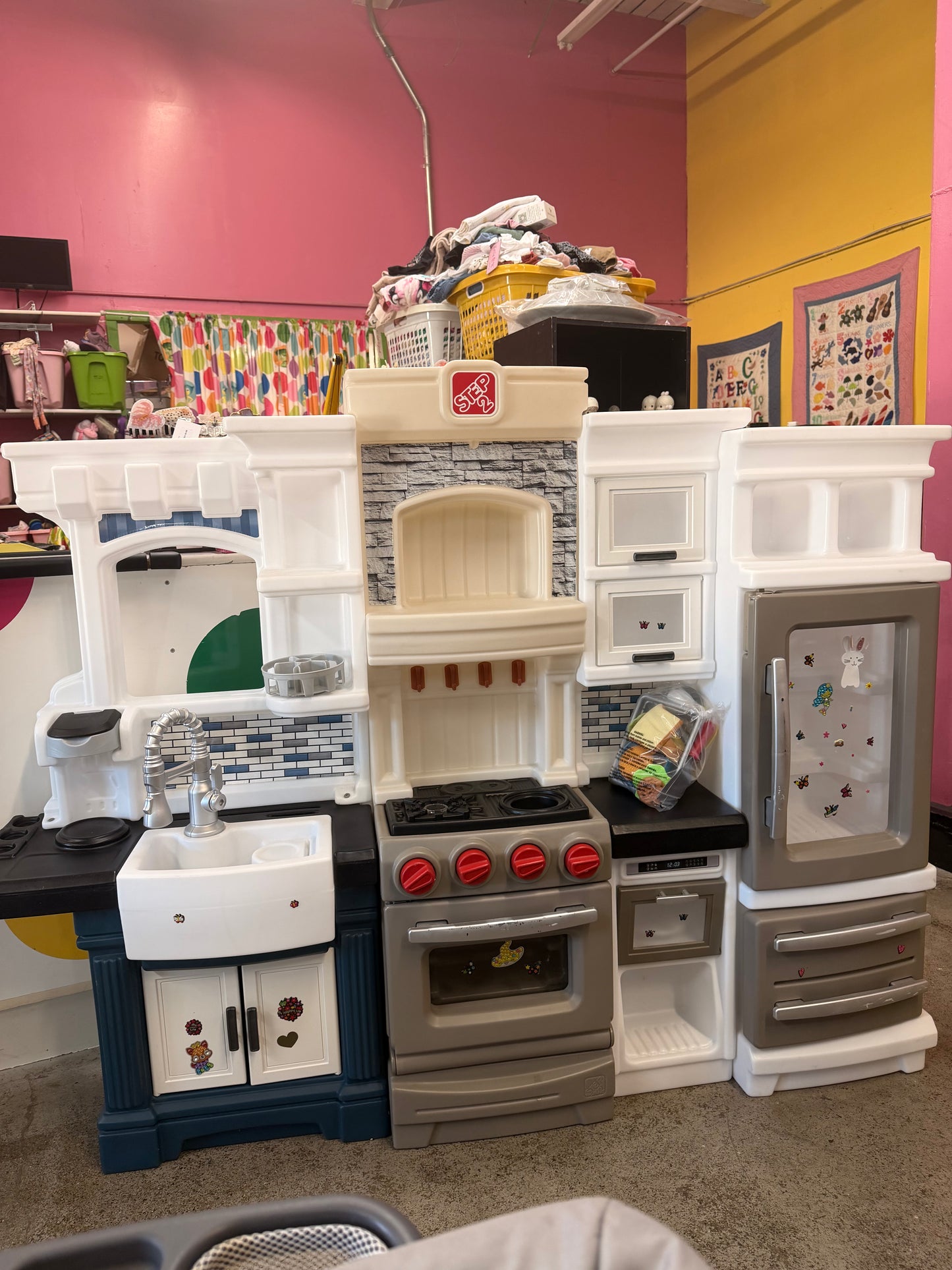 Step2 XL Deluxe Kitchen