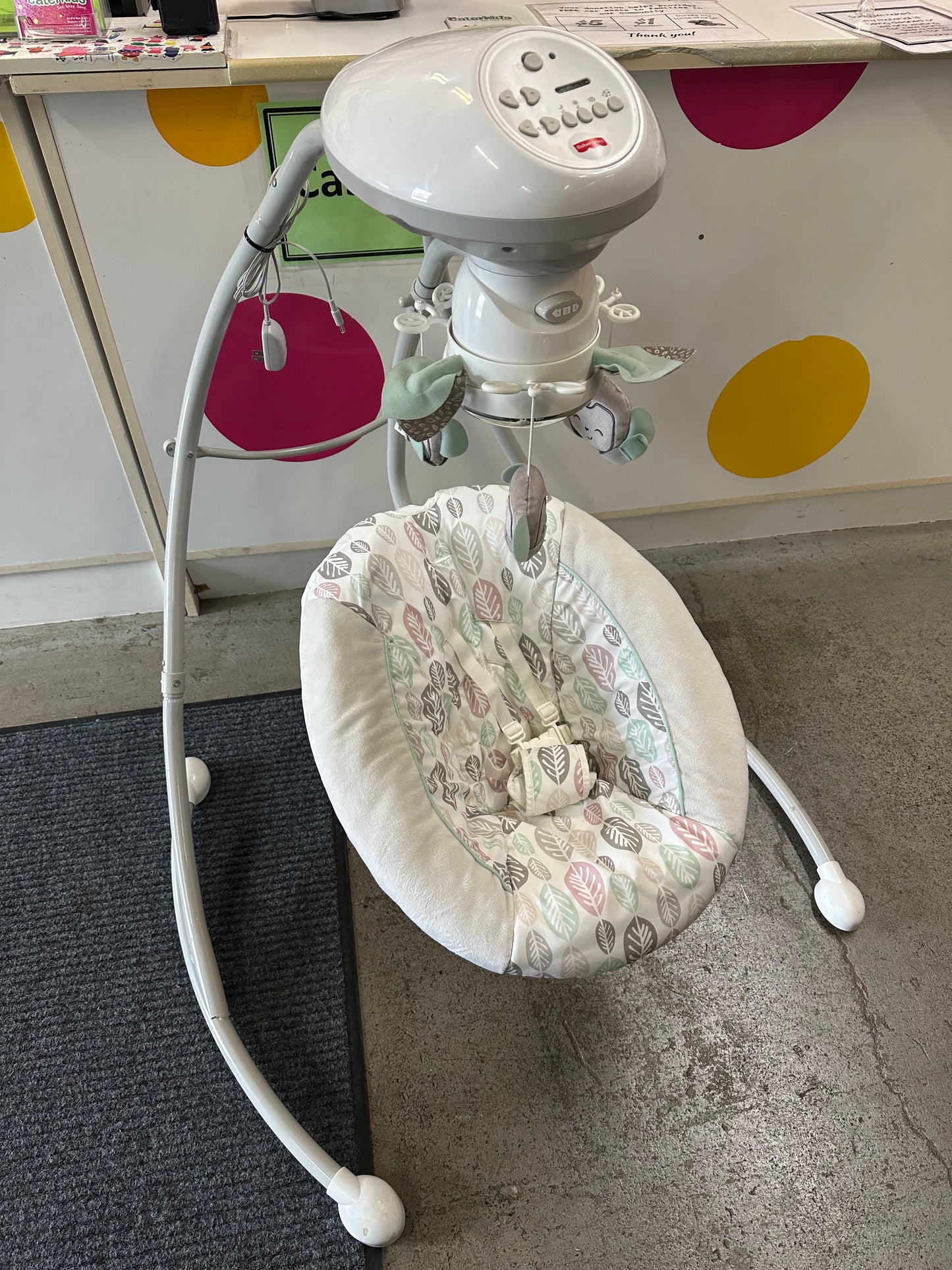 Fisher Price Swing, Leaves