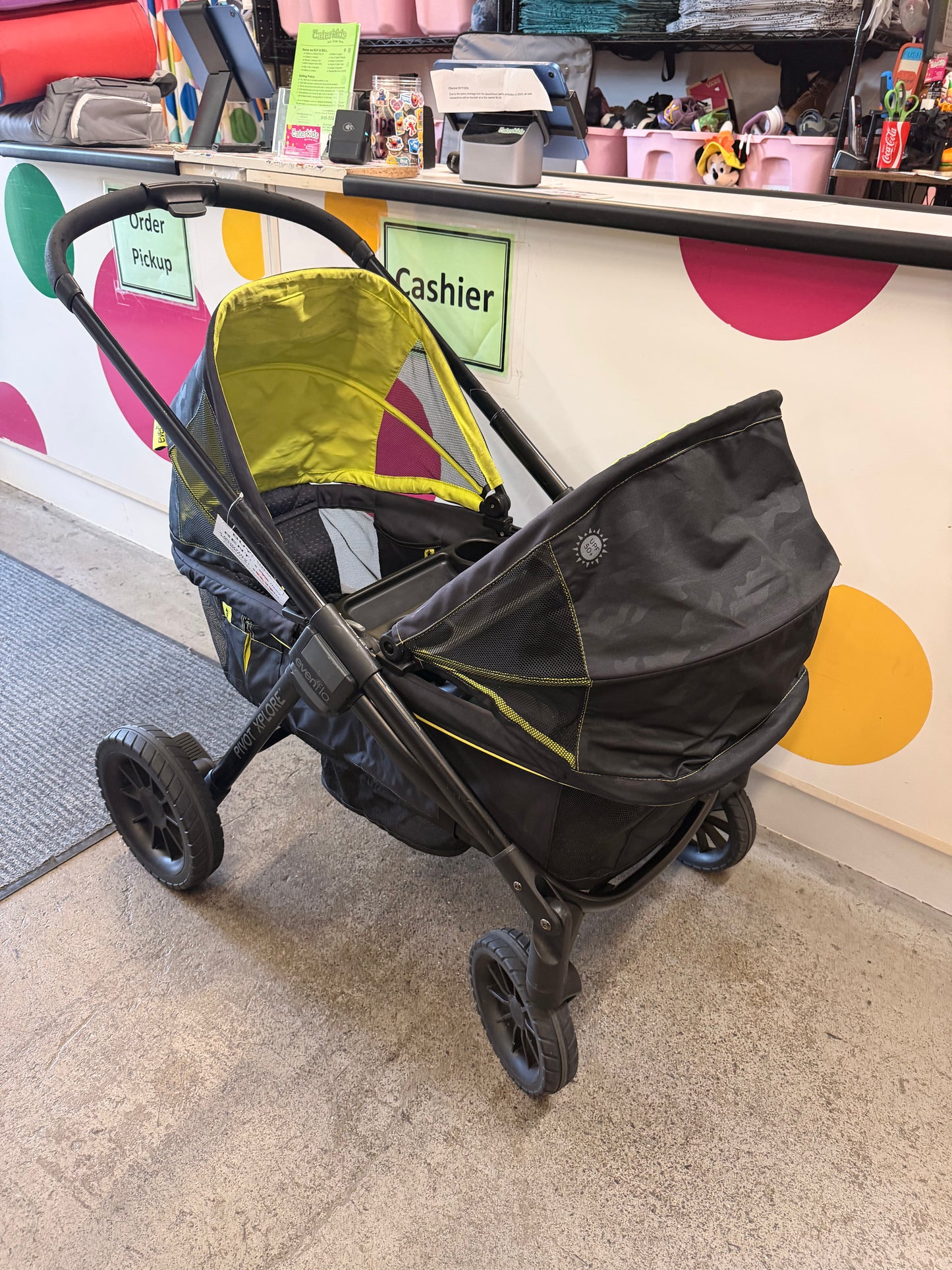 Evenflo Pivot Xplore Stroller Wagon