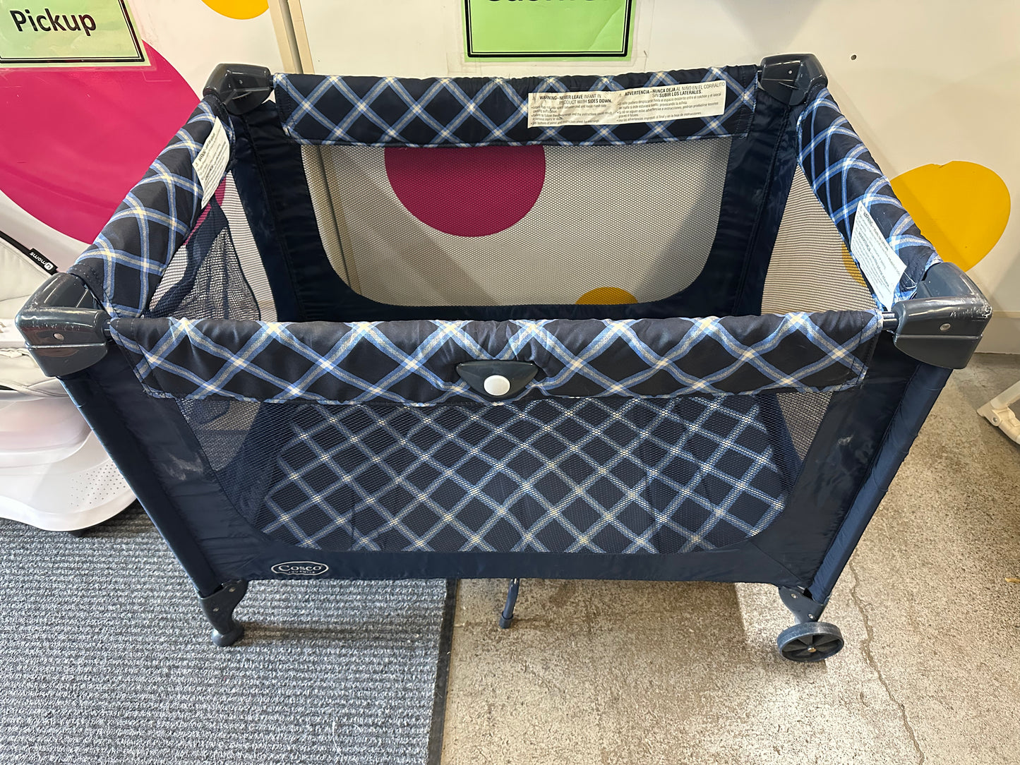 Cosco Playard, Plaid