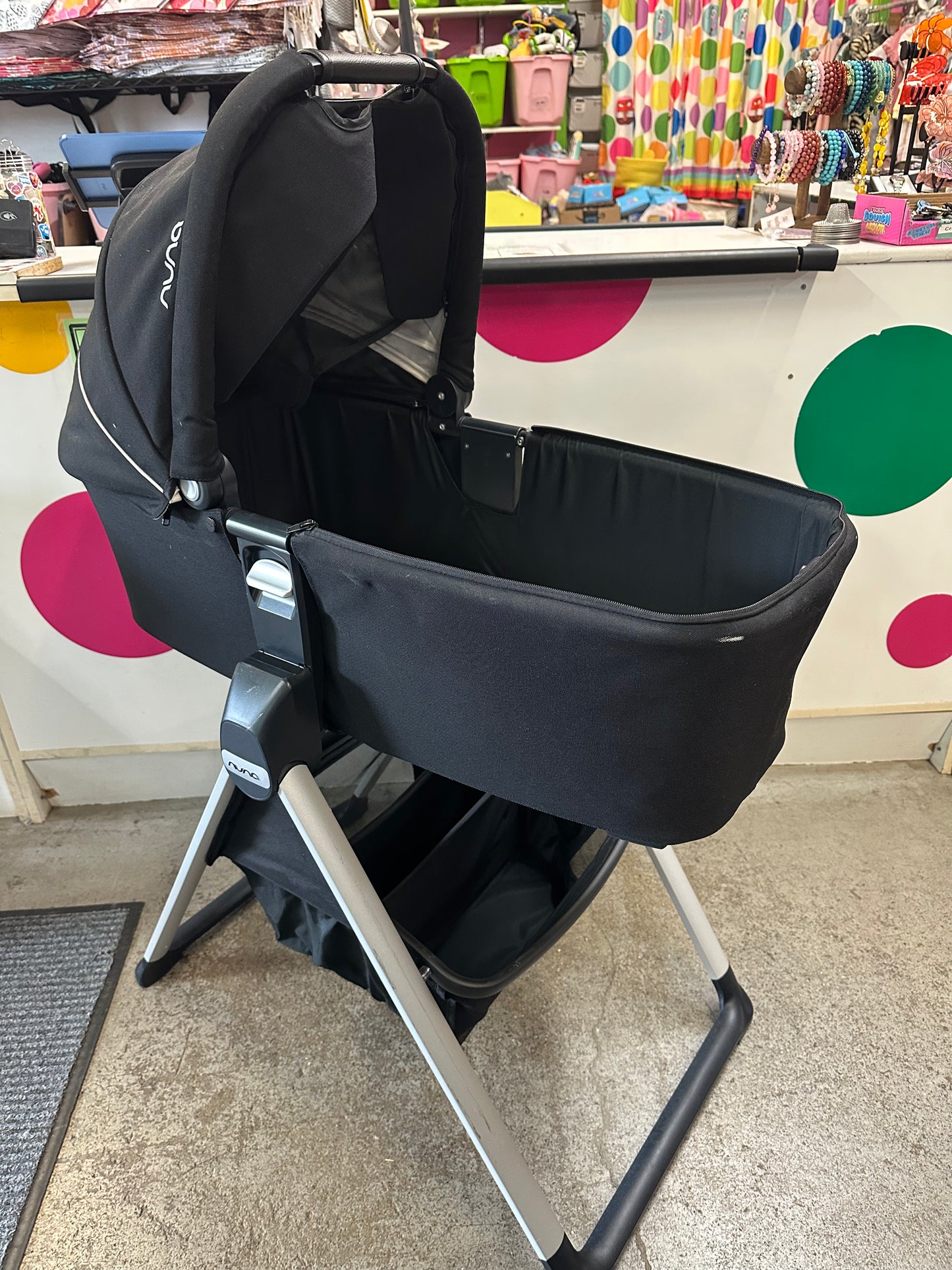 Nuna Bassinet + Stand