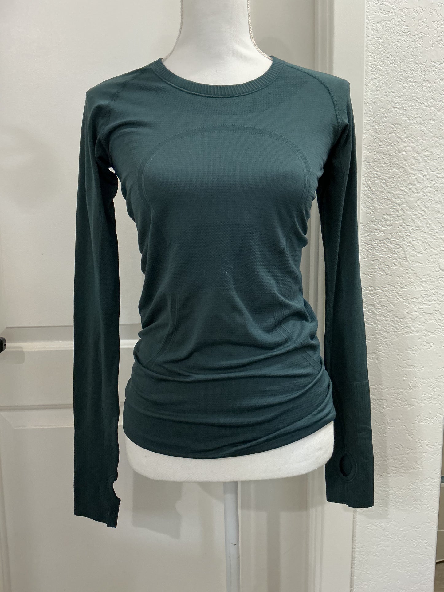Lululemon Swift Stride Shirt Womens Small Long Green Sleeve Seamless Thumbholes