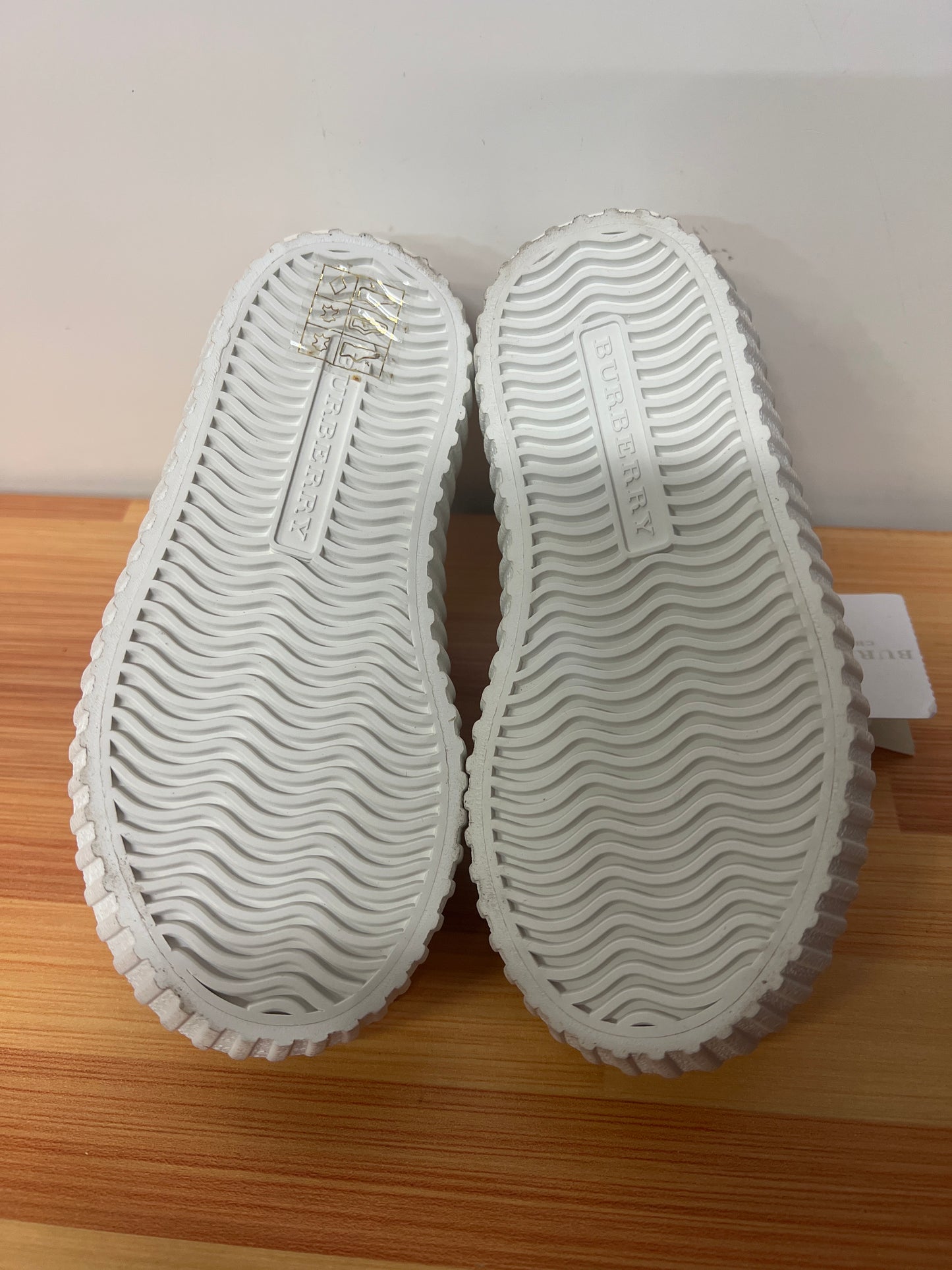 Genuine Burberry Children White Multi Color Slip On Shoes size 24/US 8 NEW