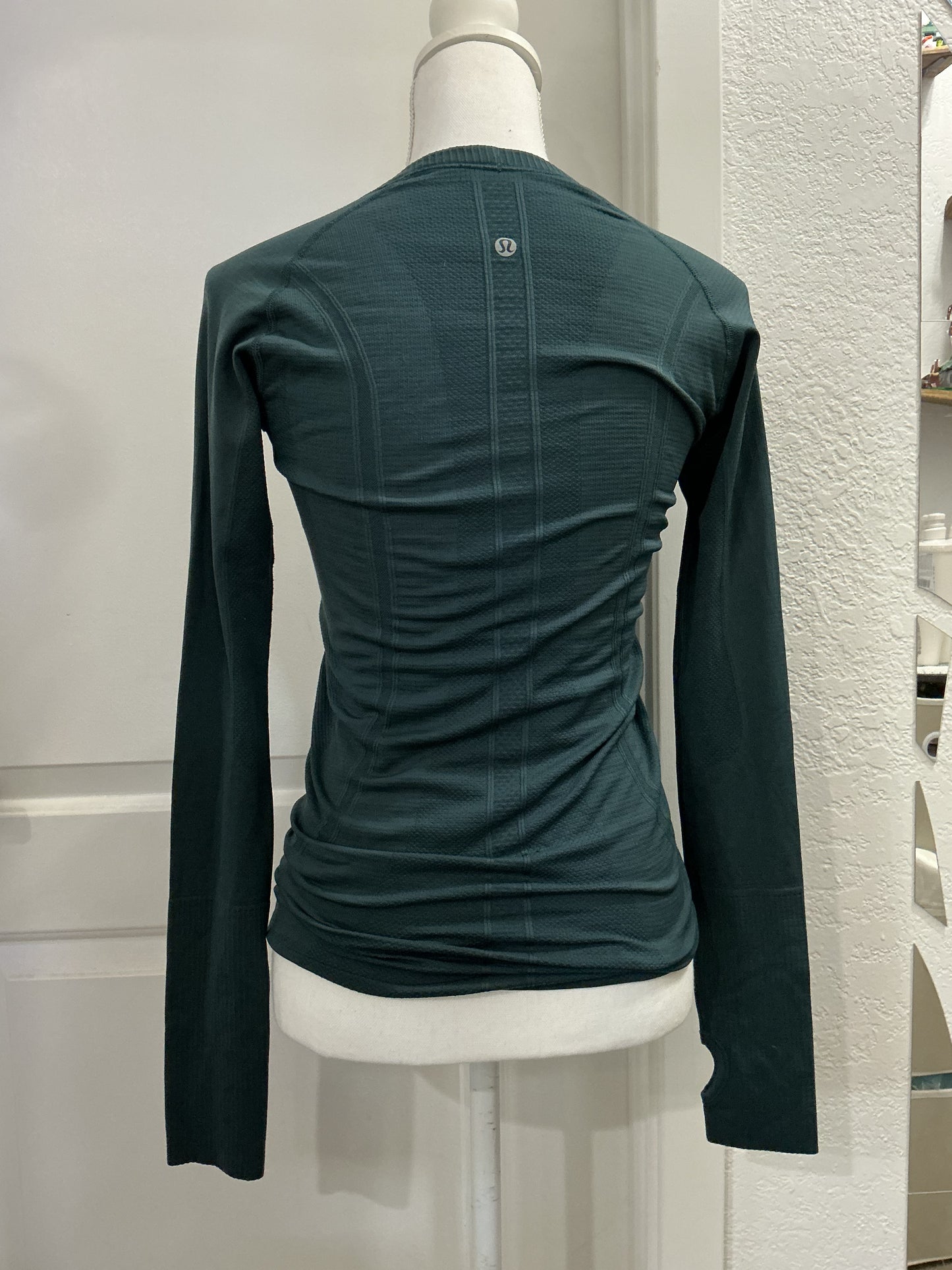 Lululemon Swift Stride Shirt Womens Small Long Green Sleeve Seamless Thumbholes