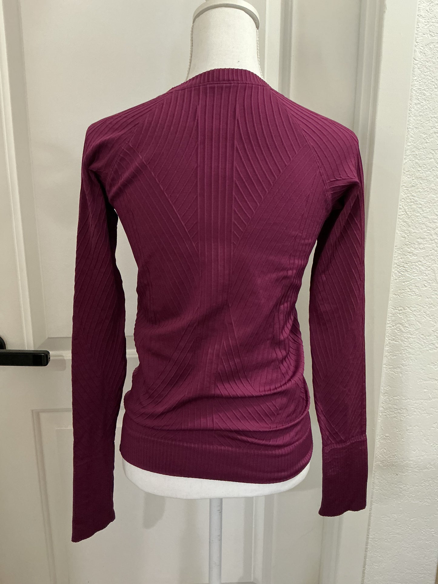 Lululemon Rest Less Shirt Burgundy Ribbed Stretch Raglan Sleeve Women’s small