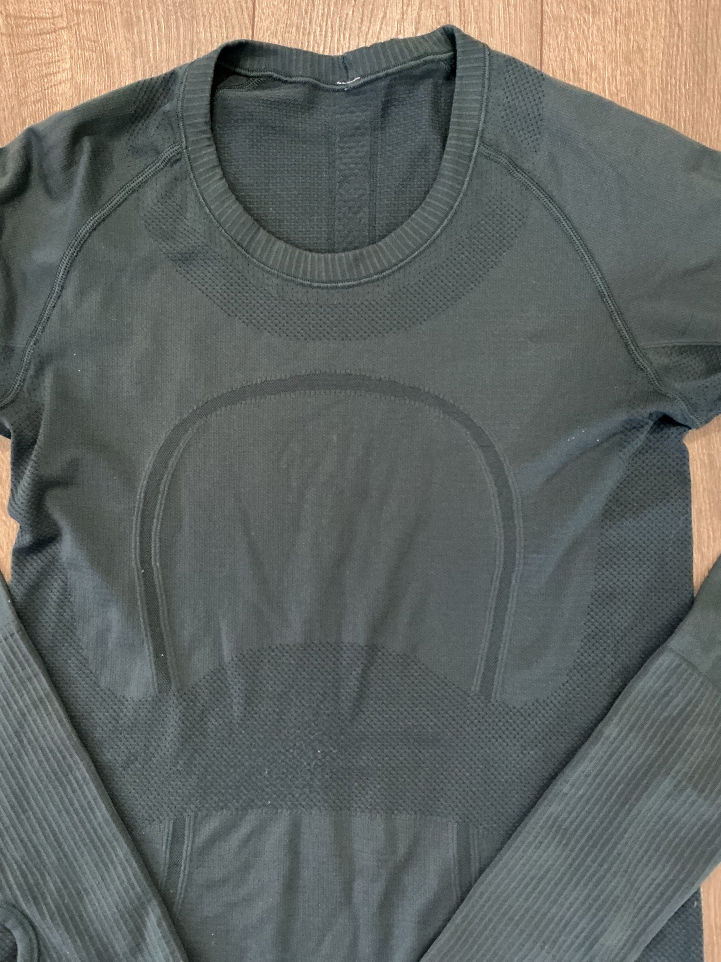 Lululemon Swift Stride Shirt Womens Small Long Green Sleeve Seamless Thumbholes
