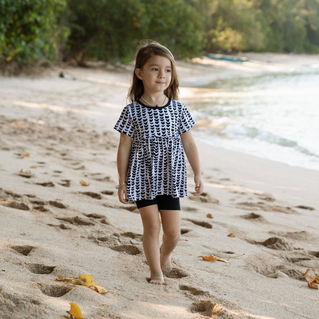 Shell-ish Short Sleeve Top and Shorts Set: 2T