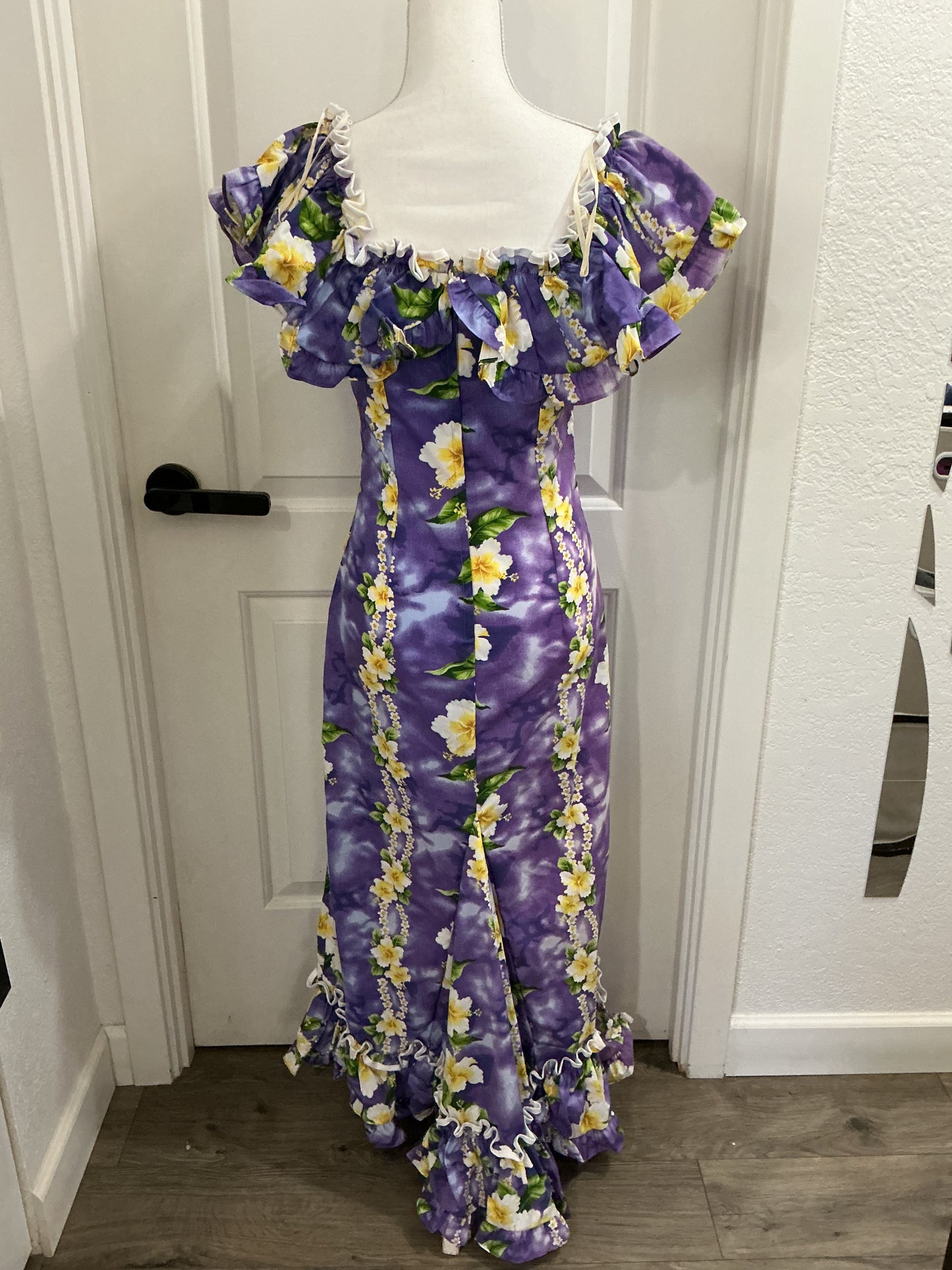 NWOT Ky’s Hawaii Vintage Hawaiian Ruffle Neckline Dress XS