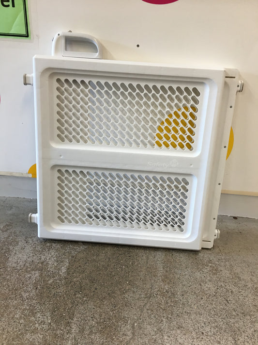 Safety 1st Lift, Lock, & Swing Gate