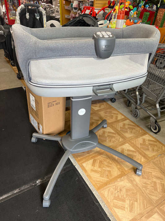 Chicco Close to You 3-in-1 Bassinet