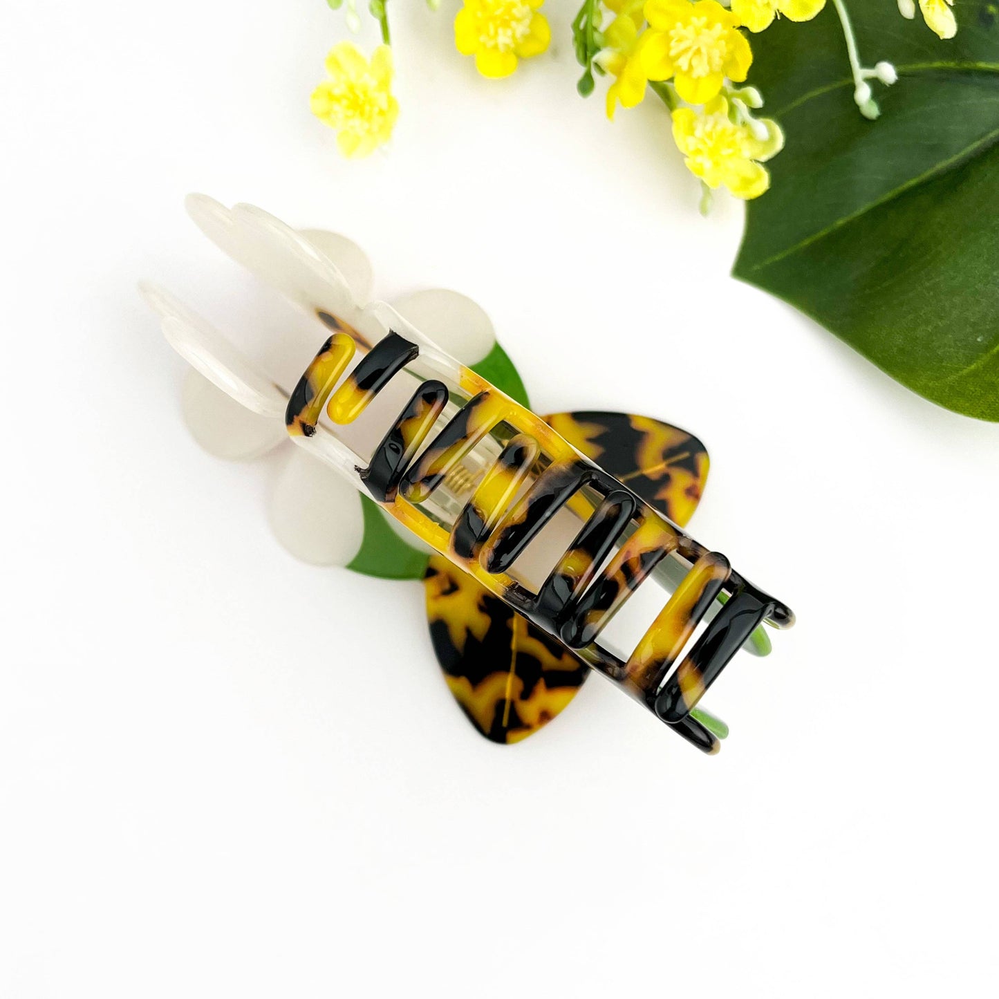 White Daisy Hair Claw Clip