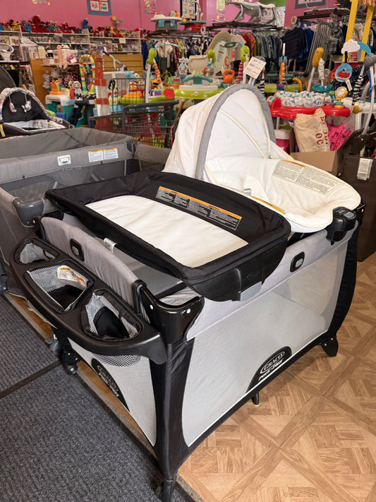 Graco Newborn2Toddler Playard