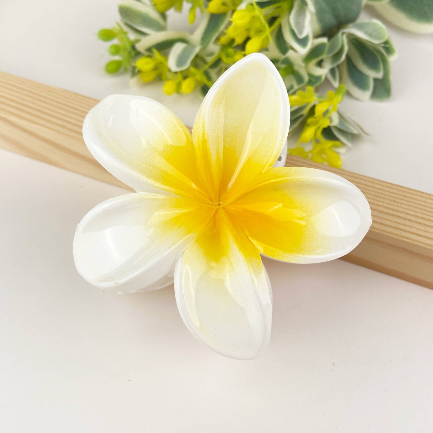 Plumeria Claw Clip, White