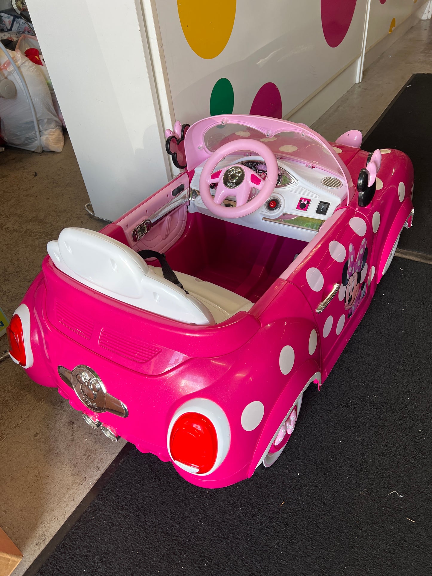 Minnie Mouse 6V Electric Ride on Car