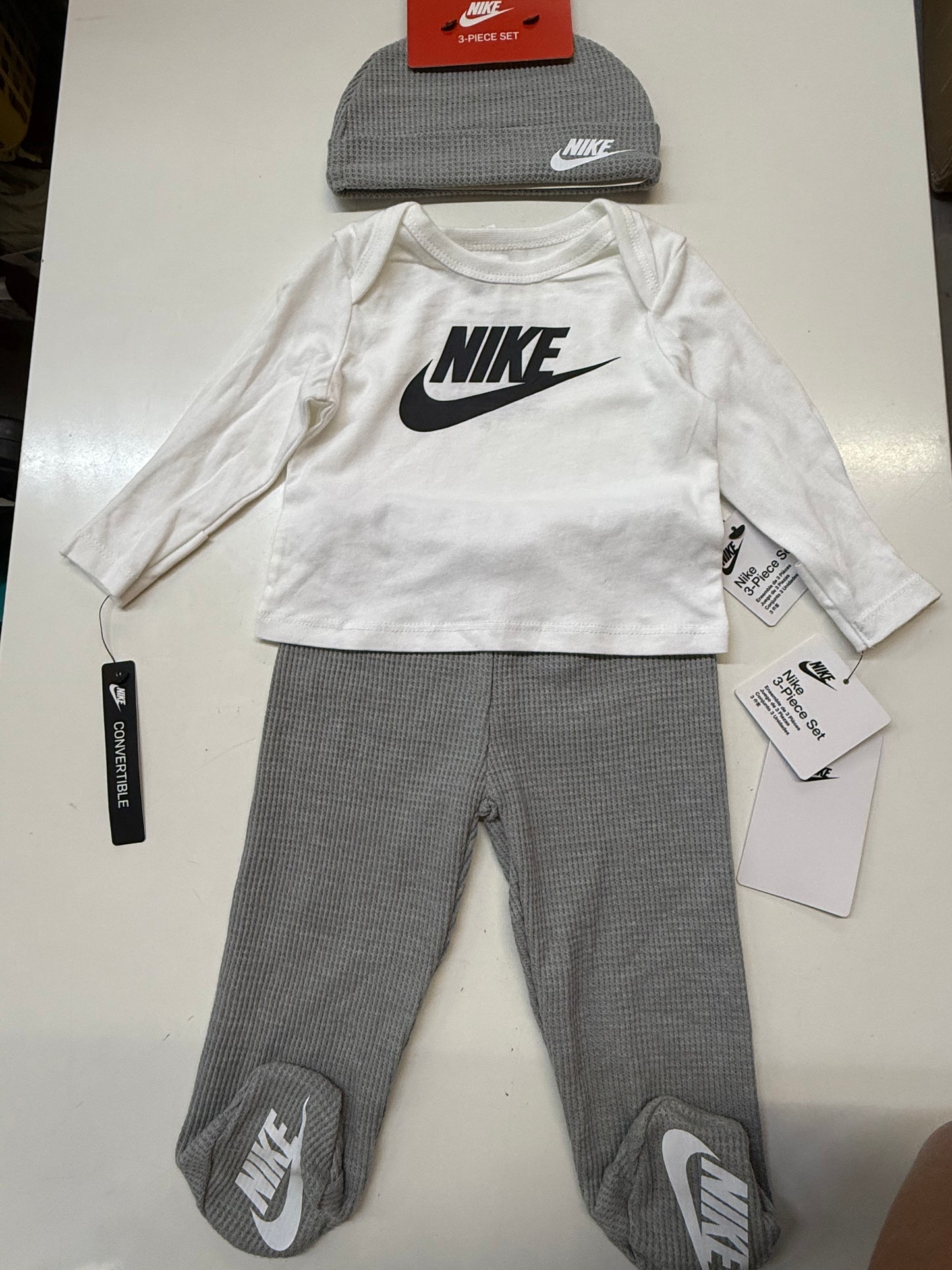 New Nike 3pc Outfit, 3m