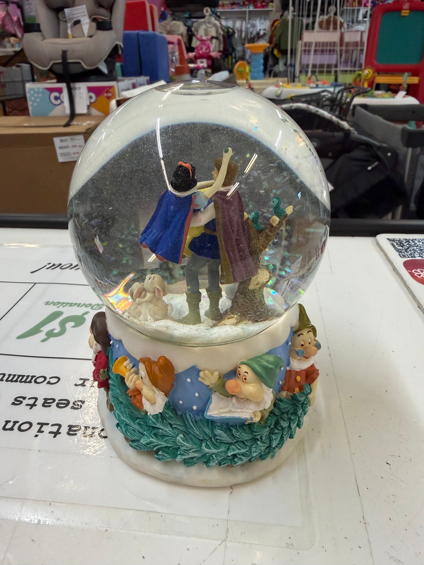 Snow White & The 7 Dwarfs Musical Snow Globe