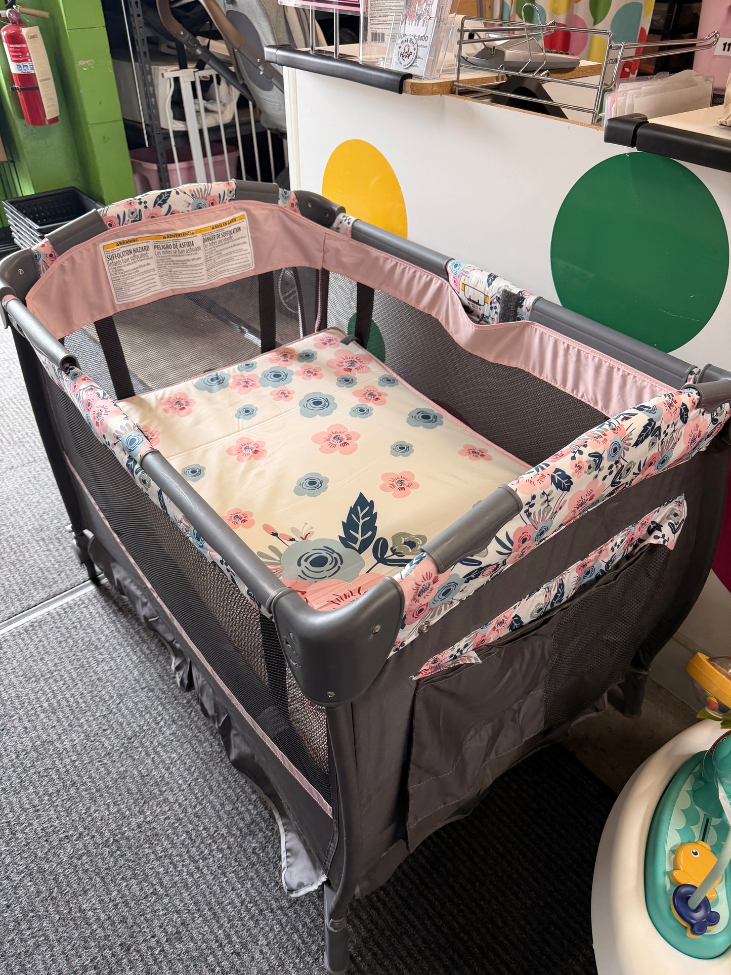 BabyTrend Playard, Flowers