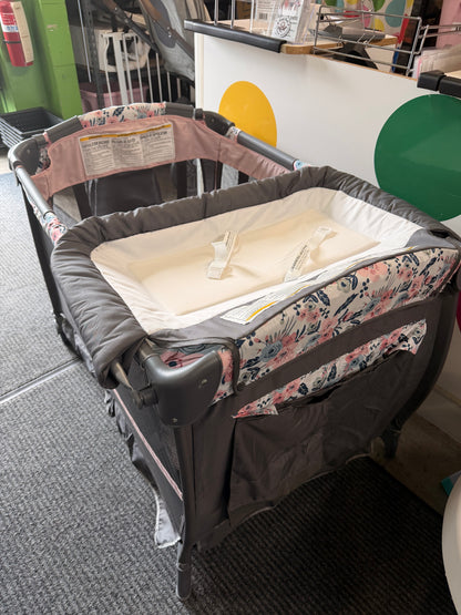BabyTrend Playard, Flowers