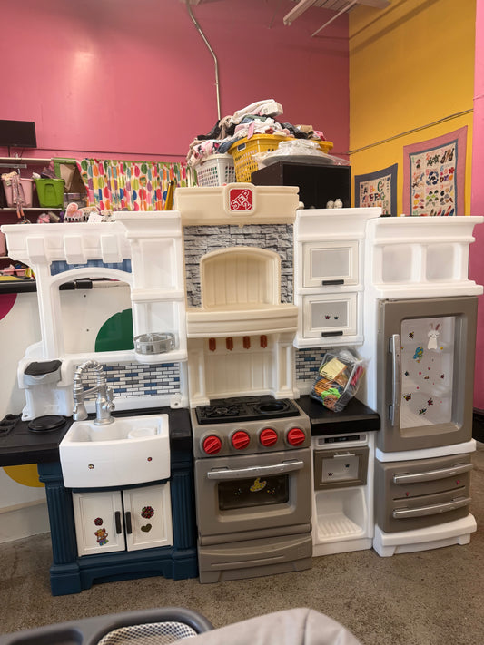 Step2 XL Deluxe Kitchen