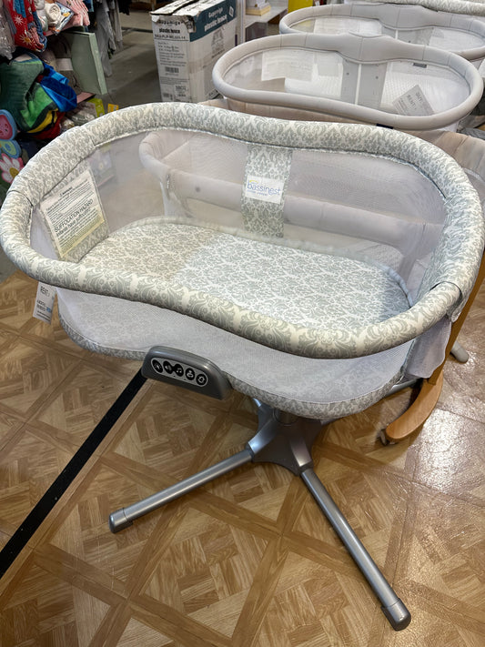 Halo Swivel Bassinet