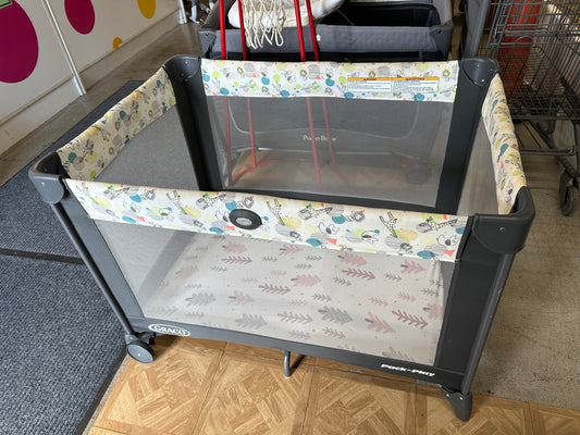 Baby Trend Playard, Animals