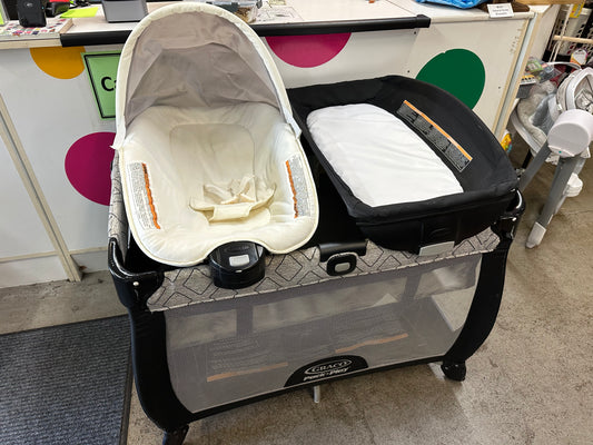 Graco Playard, Grey/Squares
