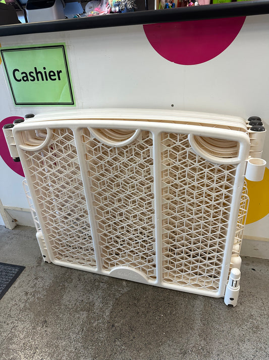 Evenflo Freestanding Gate
