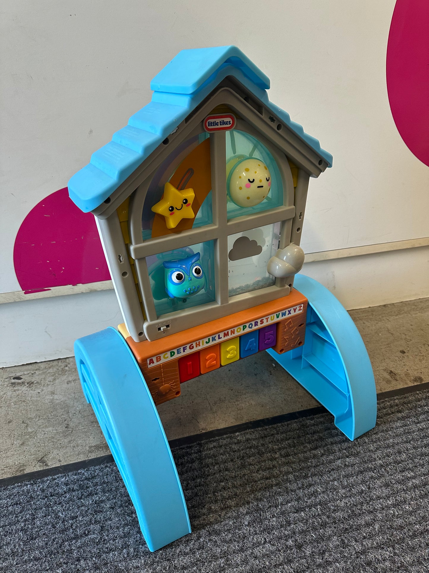 Little Tikes Play Look & Learn Window