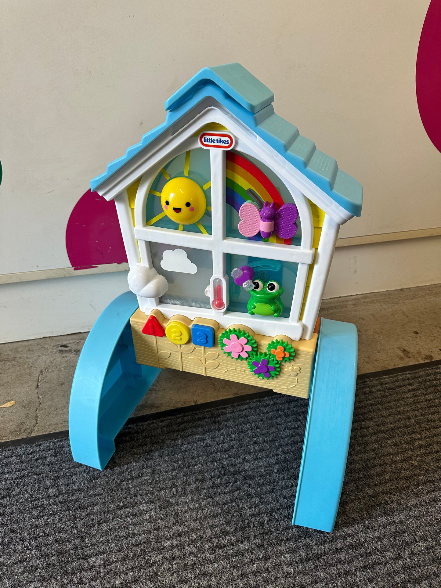 Little Tikes Play Look & Learn Window