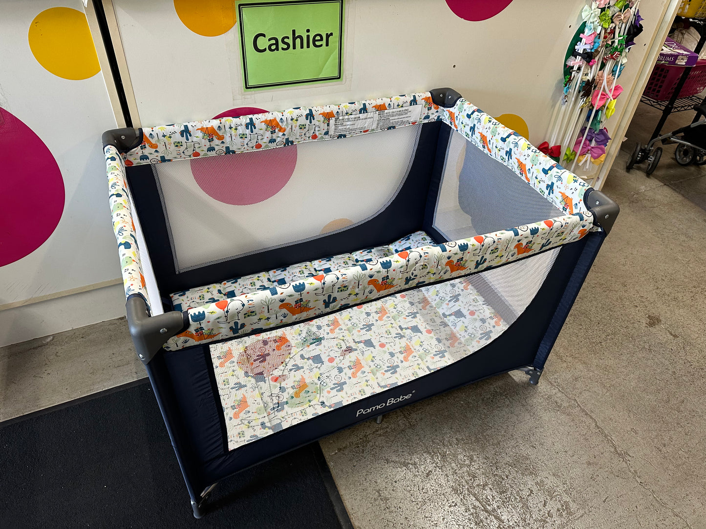 Pamo Babe Playard, Dinosaurs