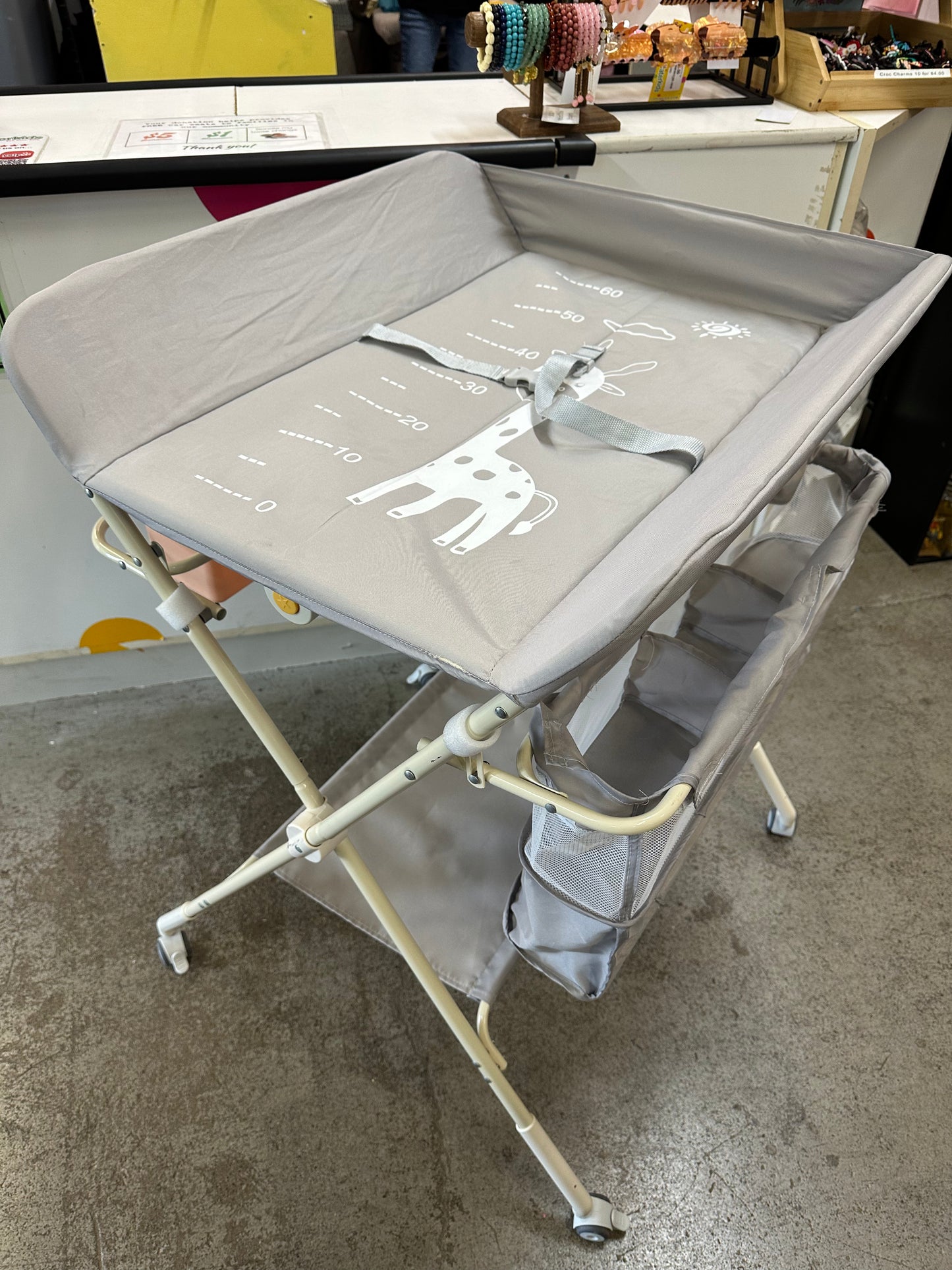 Giraffe Changing Table, Grey