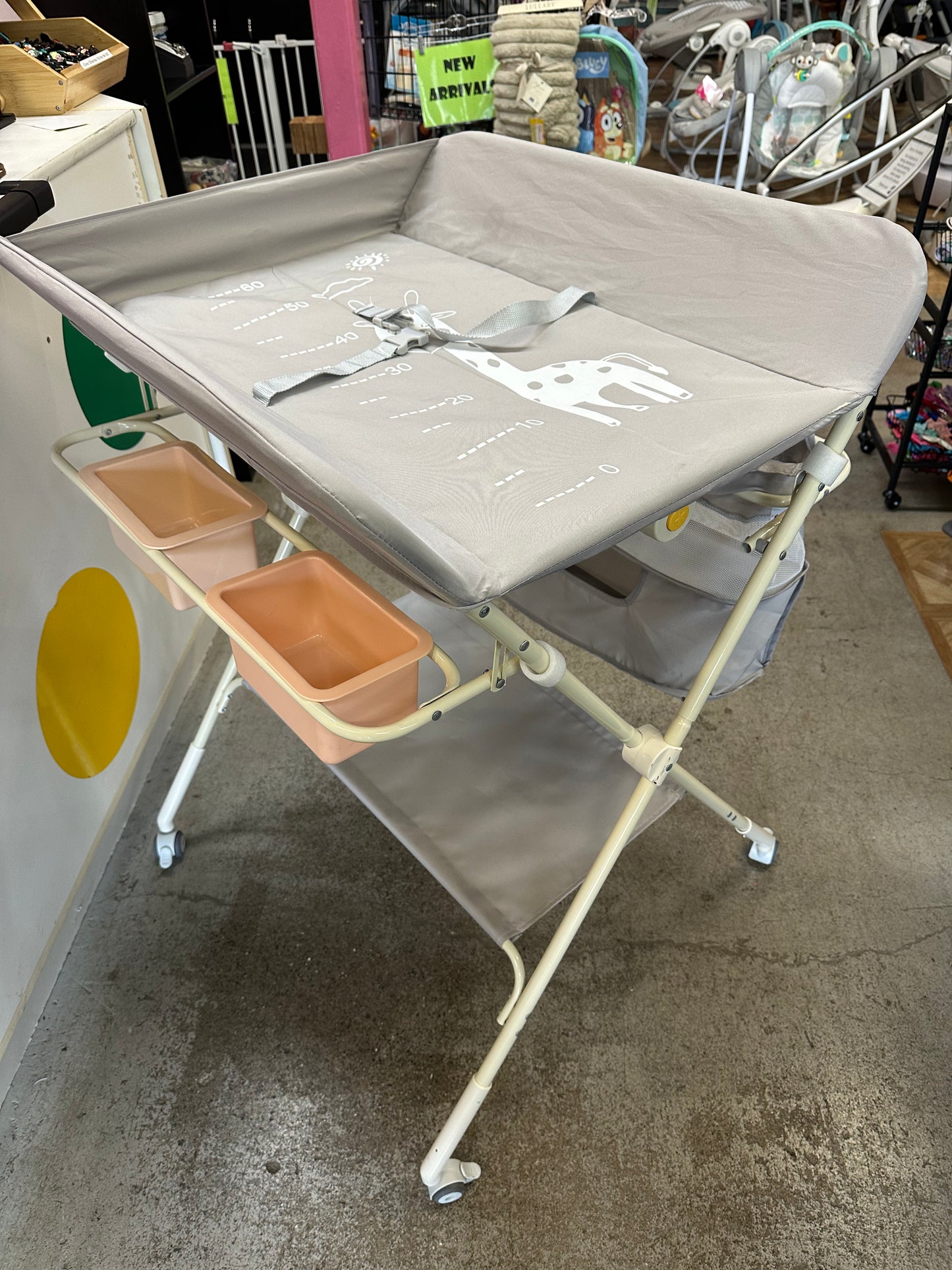 Giraffe Changing Table, Grey