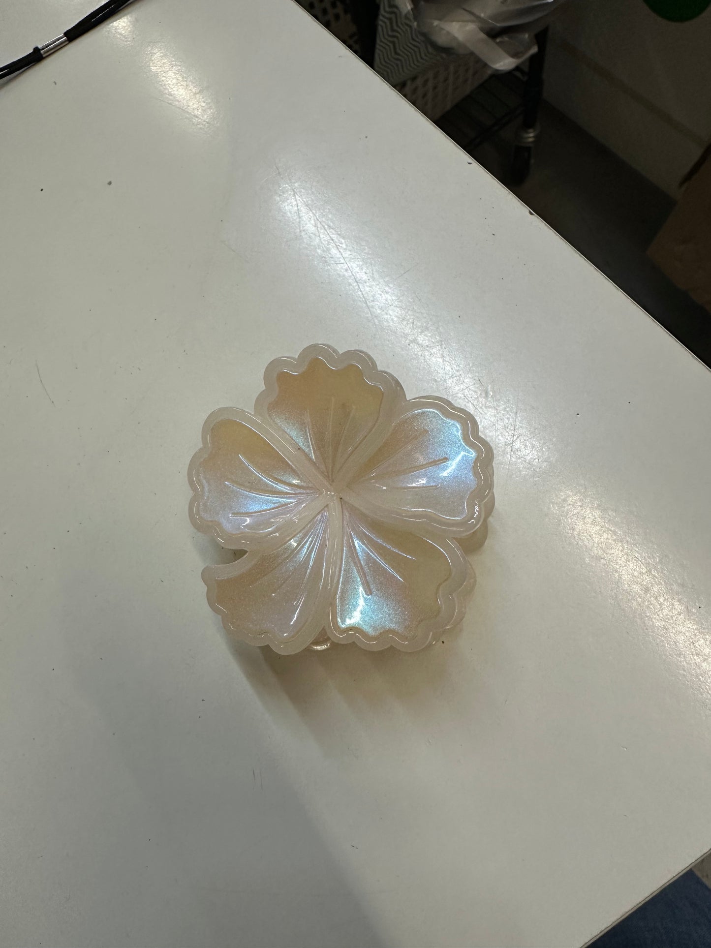 Hibiscus Claw Clip, White