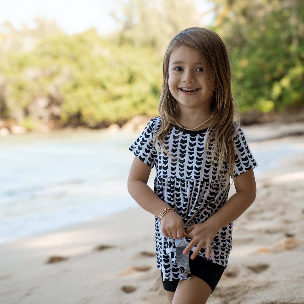 Shell-ish Short Sleeve Top and Shorts Set: 2T