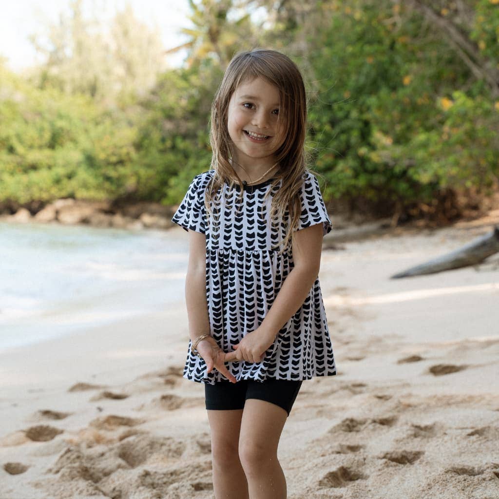 Shell-ish Short Sleeve Top and Shorts Set: 2T