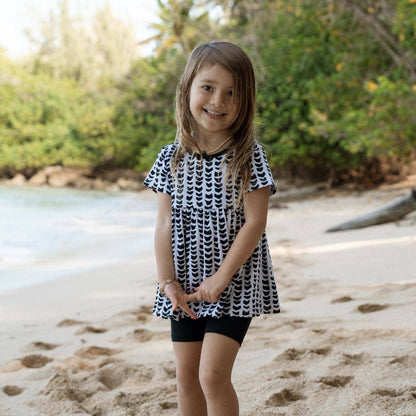 Shell-ish Short Sleeve Top and Shorts Set: 2T