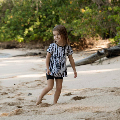 Shell-ish Short Sleeve Top and Shorts Set: 2T