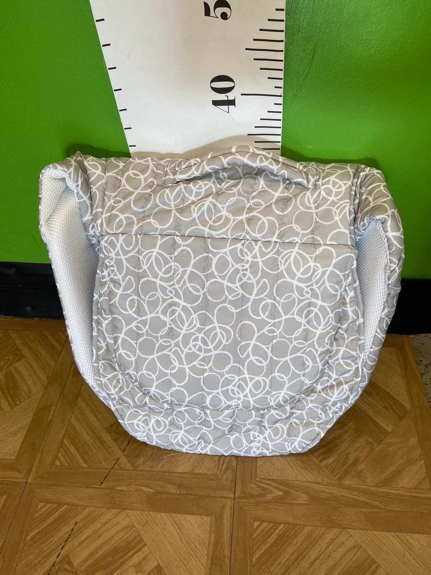 Snuggle Nest Sleeper, Grey Swirls