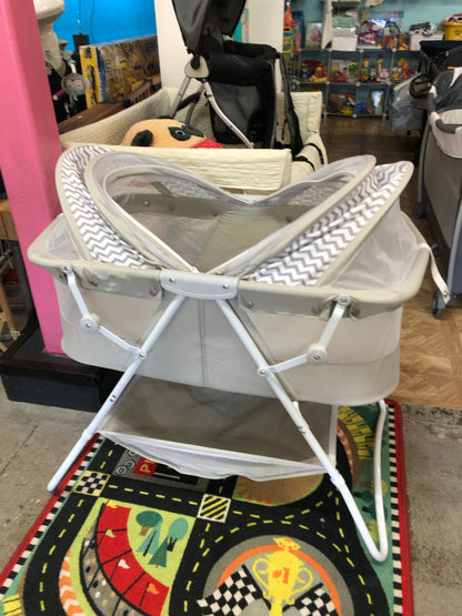 Dream on Me Bassinet, Chevron