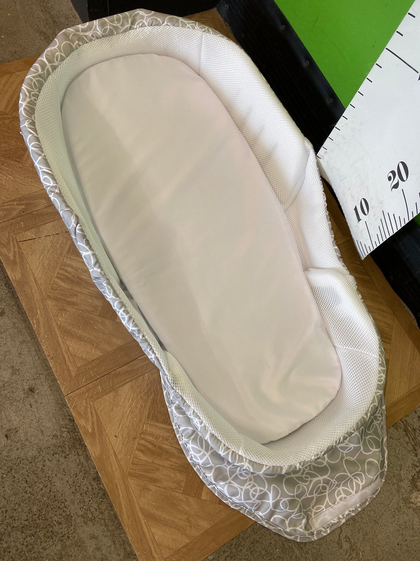 Snuggle Nest Sleeper, Grey Swirls