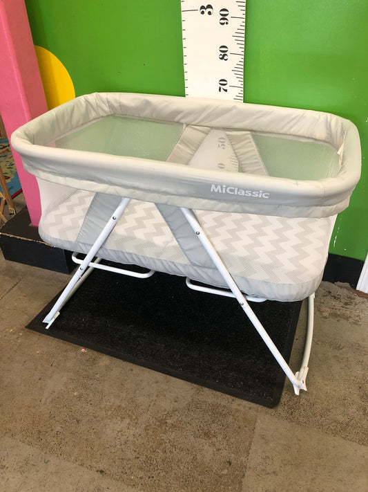 MiClassic 2-in-1 Rocking Bassinet