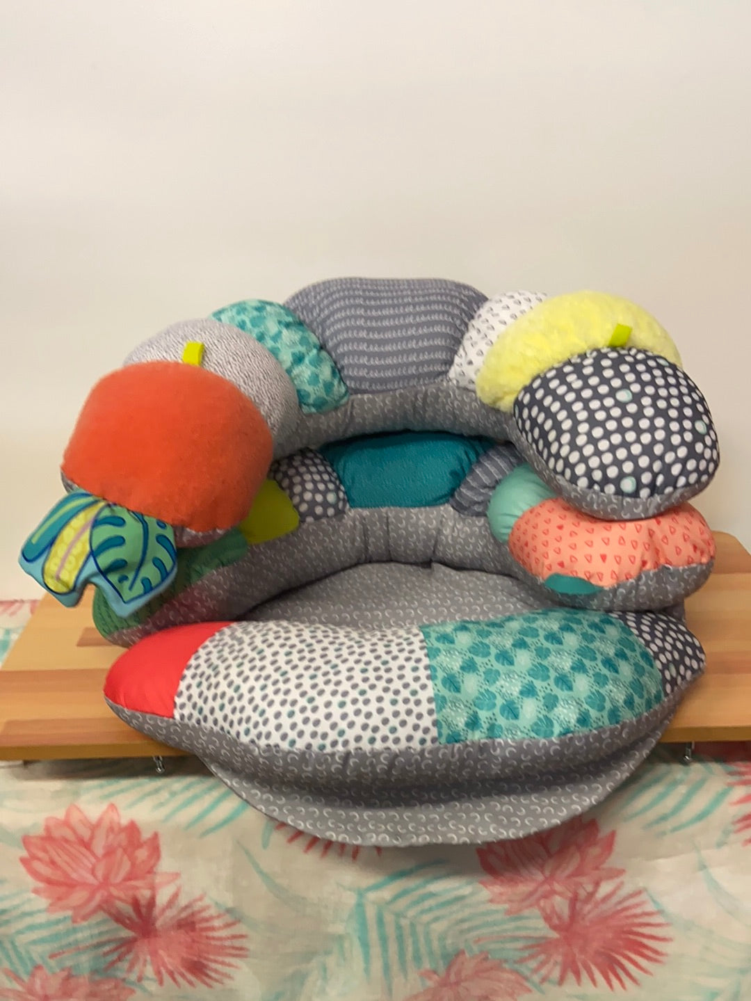 Infantino Prop-A-Pillar, Multi