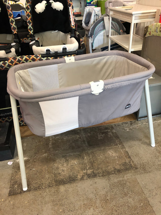 Chicco Bassinet, Grey